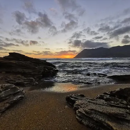 Darrere Del Port Oda ve Kahvaltı 3*