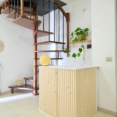 Darrere Del Port Bed & Breakfast