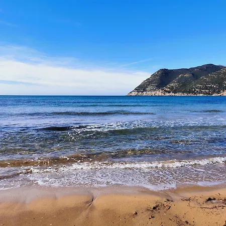 Darrere Del Port Bed & Breakfast